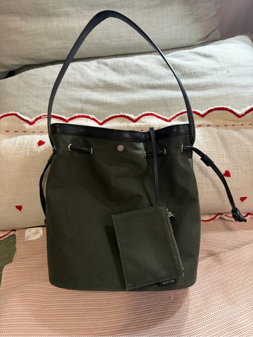 TOUT Y EST Sac Coquille Bucket Bag - khaki